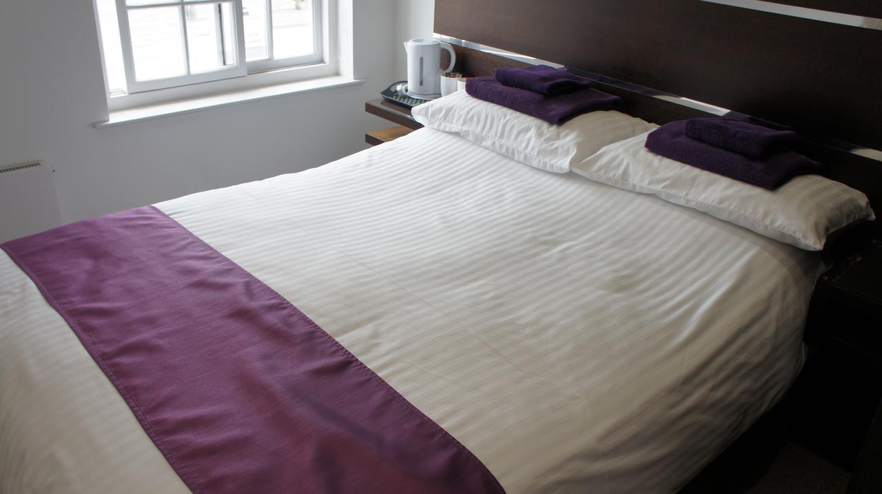 Hotel At The *